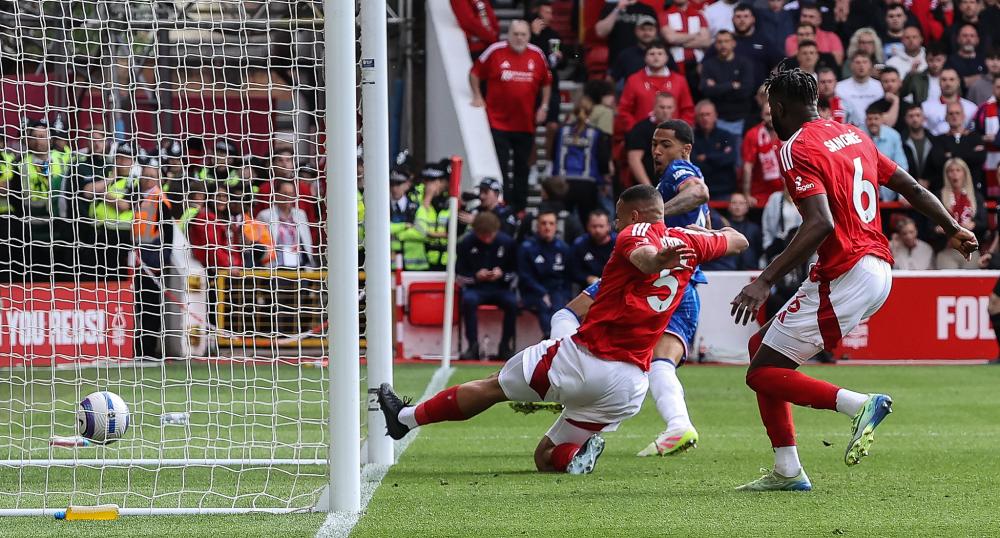 湖人板凳哑火半场仅得7分，马刺三大板凳合砍29分压制湖人