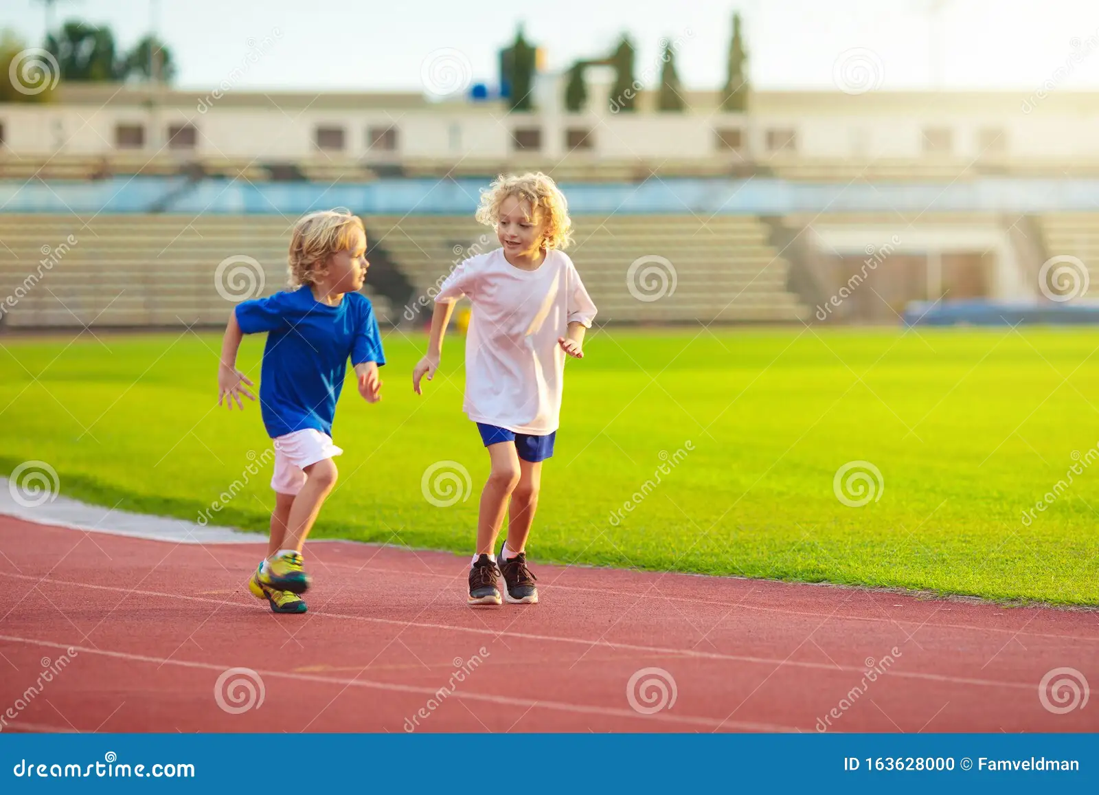 足球中超发布赛程海报，视觉效果炸裂